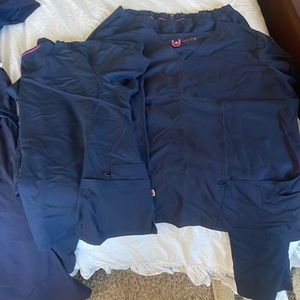 Scrubs Navy urbane XL 2 sets (1pants xlT). Great condition No rips/stains.